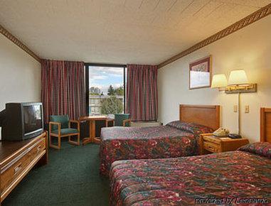 ซูเปอร์ 8 บาย วินด์แฮม บาตาเวีย อีสต์ ออฟ เดเรียน เลก ธีมพาร์ค Hotel บาเทเวีย ห้อง รูปภาพ