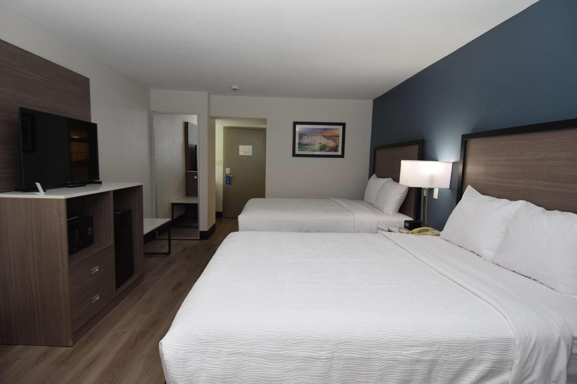 ซูเปอร์ 8 บาย วินด์แฮม บาตาเวีย อีสต์ ออฟ เดเรียน เลก ธีมพาร์ค Hotel บาเทเวีย ภายนอก รูปภาพ
