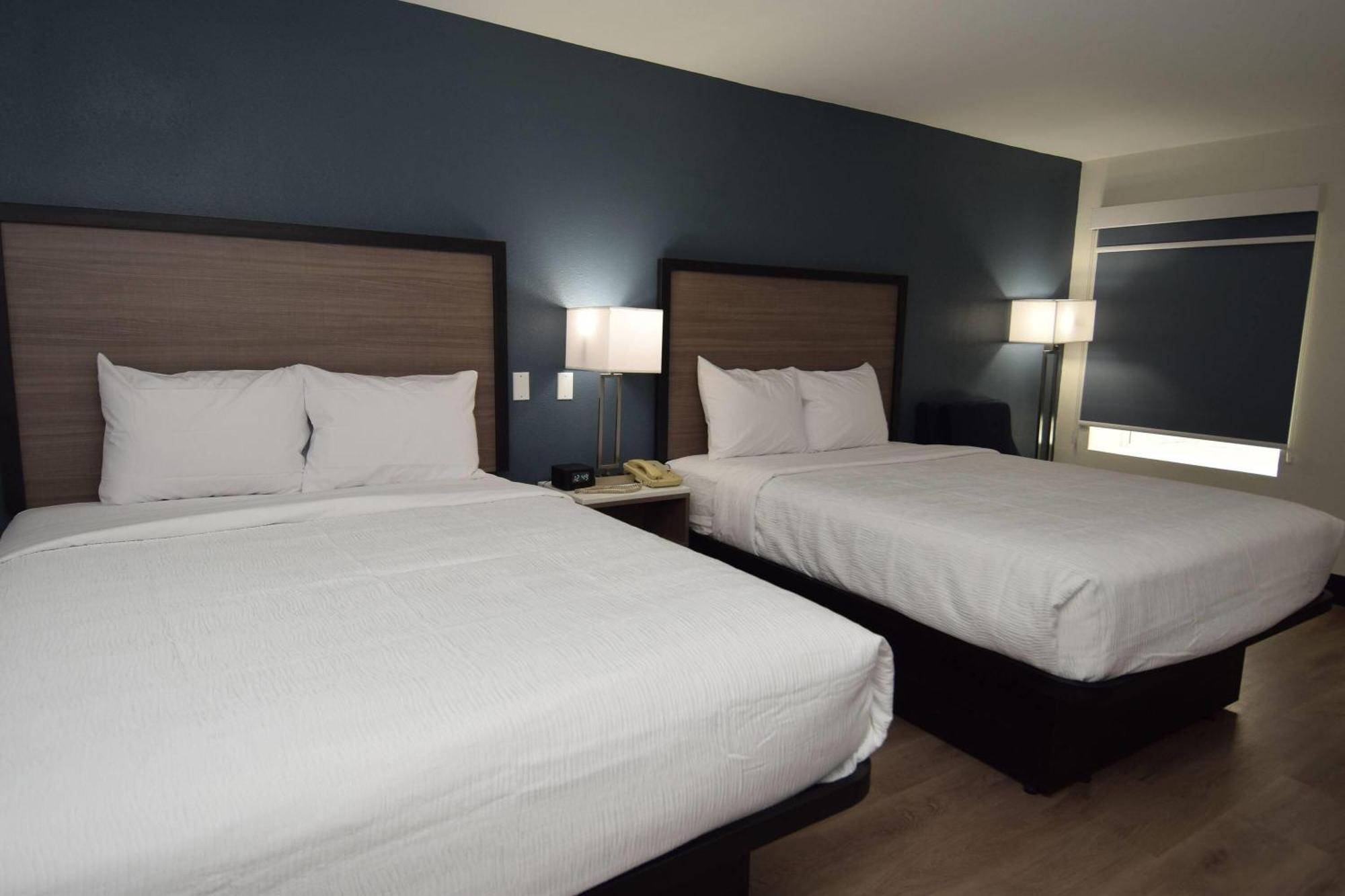 ซูเปอร์ 8 บาย วินด์แฮม บาตาเวีย อีสต์ ออฟ เดเรียน เลก ธีมพาร์ค Hotel บาเทเวีย ภายนอก รูปภาพ